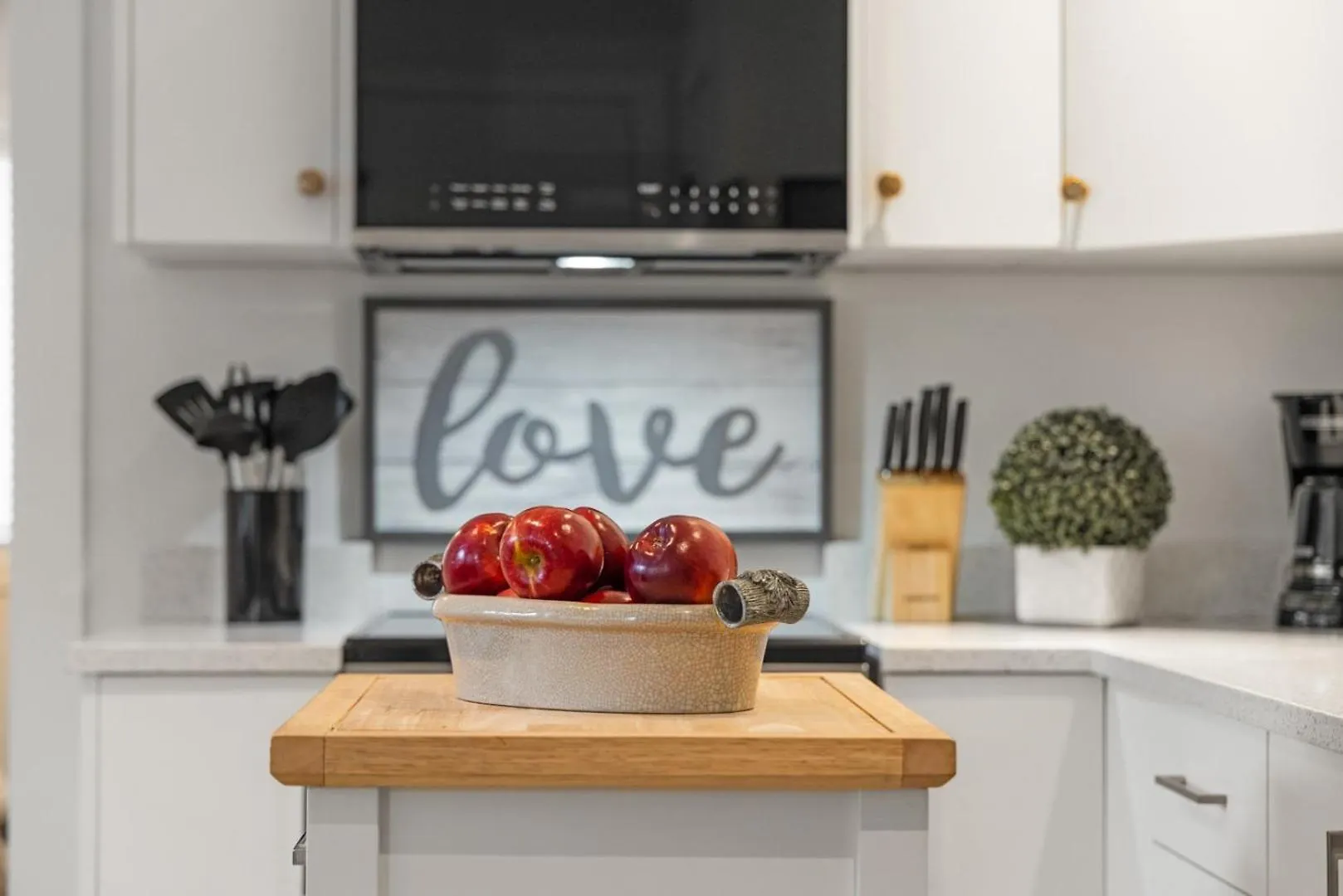 Private Modern Garden Suite, 5 Minutes To Downtown! location