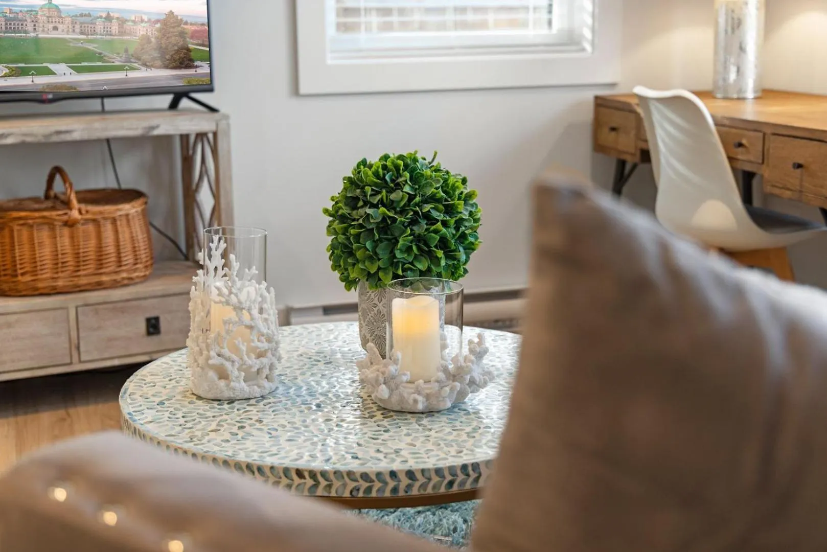 Private Modern Garden Suite, 5 Minutes To Downtown! Victoria